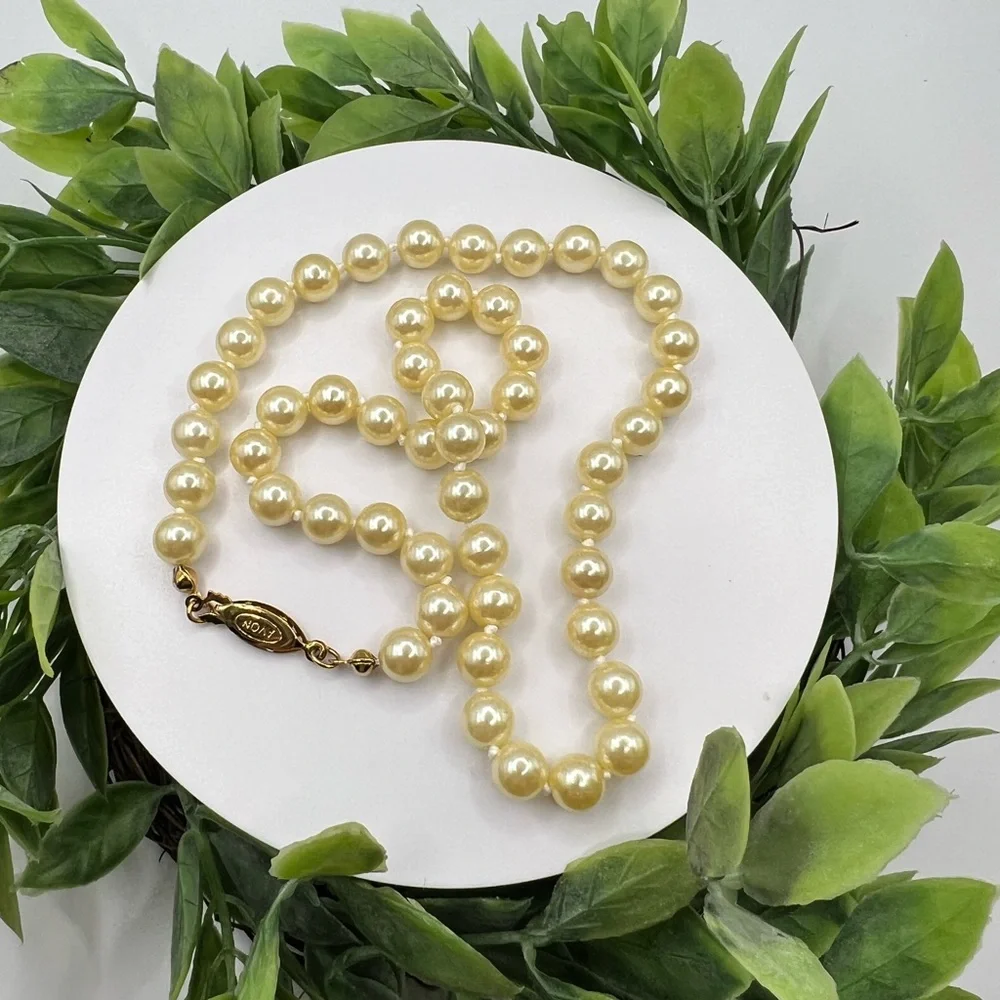 Avon Faux Pearl‎ Necklace
